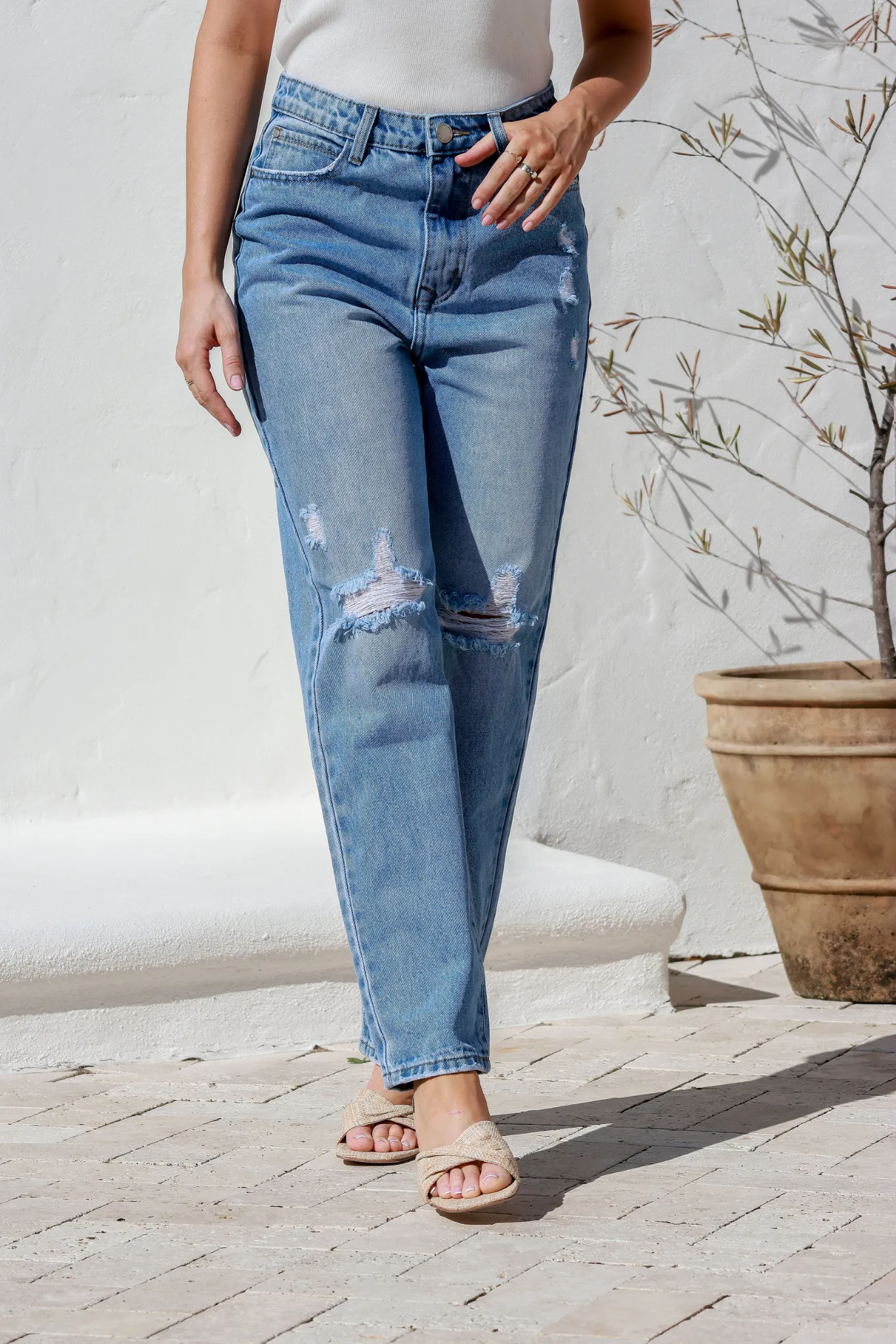 ripped rigid mom jeans - light blue