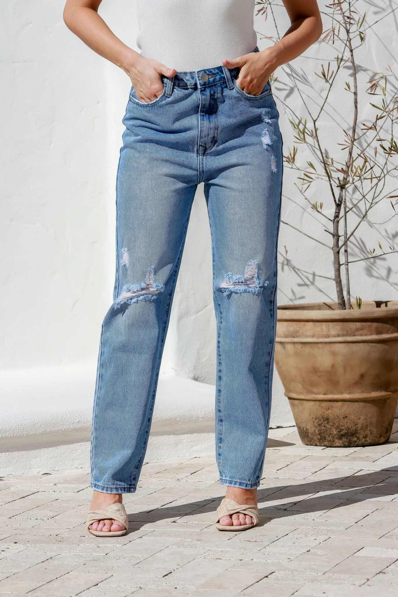 ripped rigid mom jeans - light blue