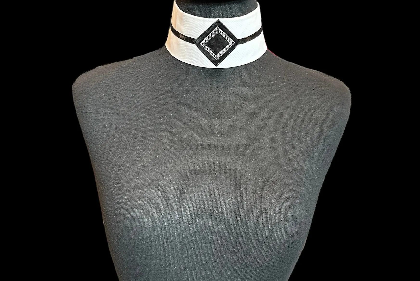 Single Collar Diamond with Print